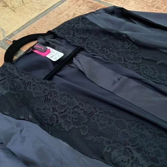 NEW ✨ LA SENZA Black Satin Robe With Lace Trim New With Tags Size S-M - Picture 5 of 8